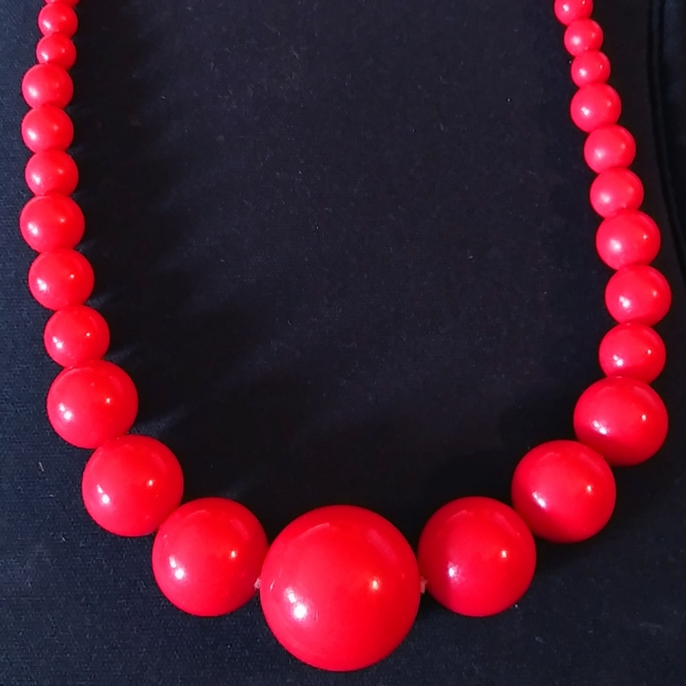 🤑3/$18 Vtg Red Beaded Necklace